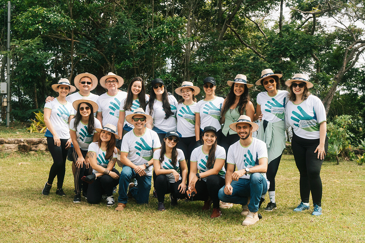 Sicoob AC Credi promove Plantio de Árvores nativas no Pico do Ibituruna