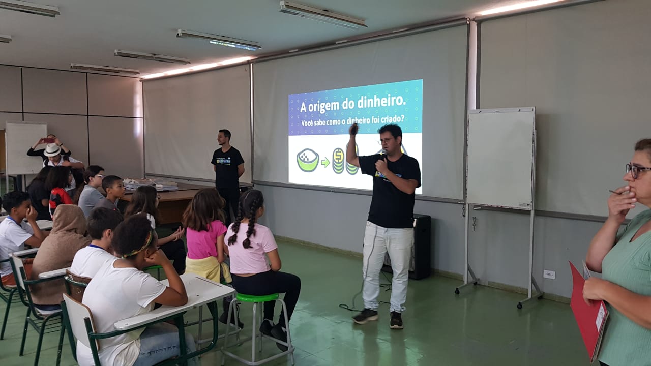 pessoas que participaram do programa Poupeirinhos