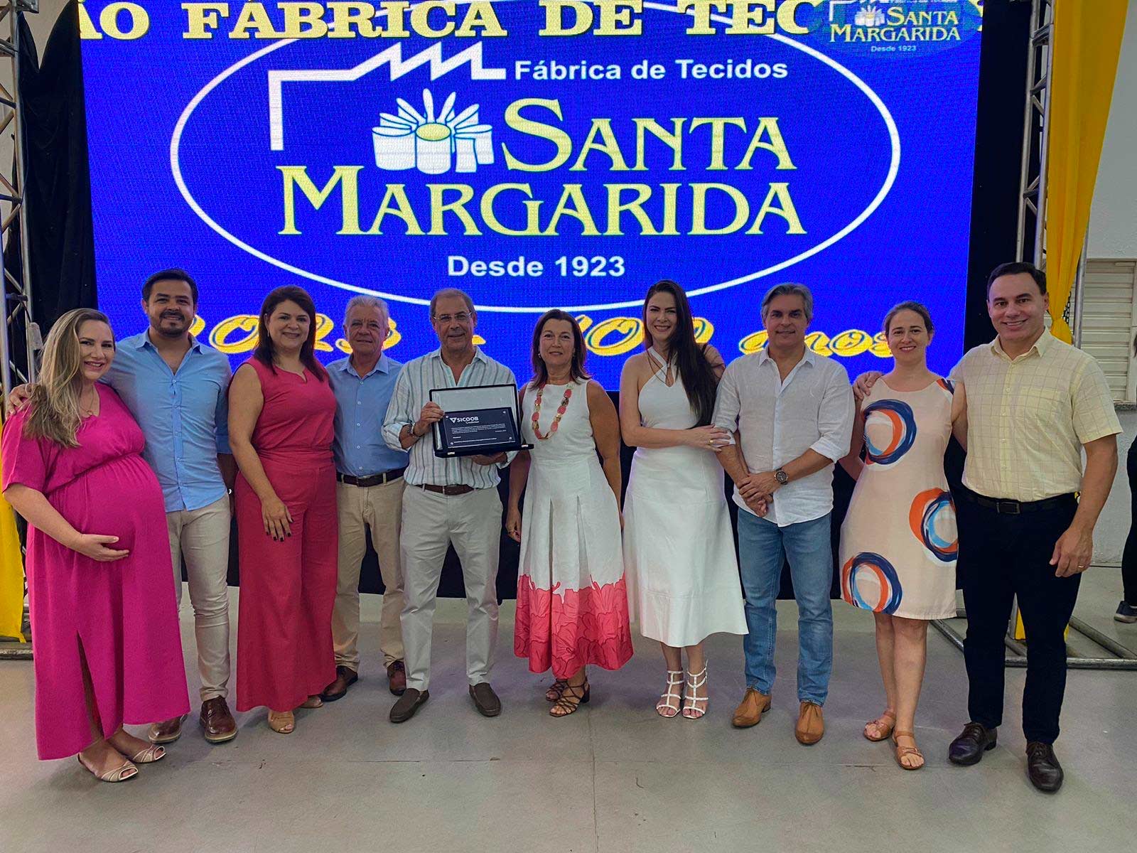 pessoas que participaram da comemoração do aniversário da Fábrica Santa Margarida