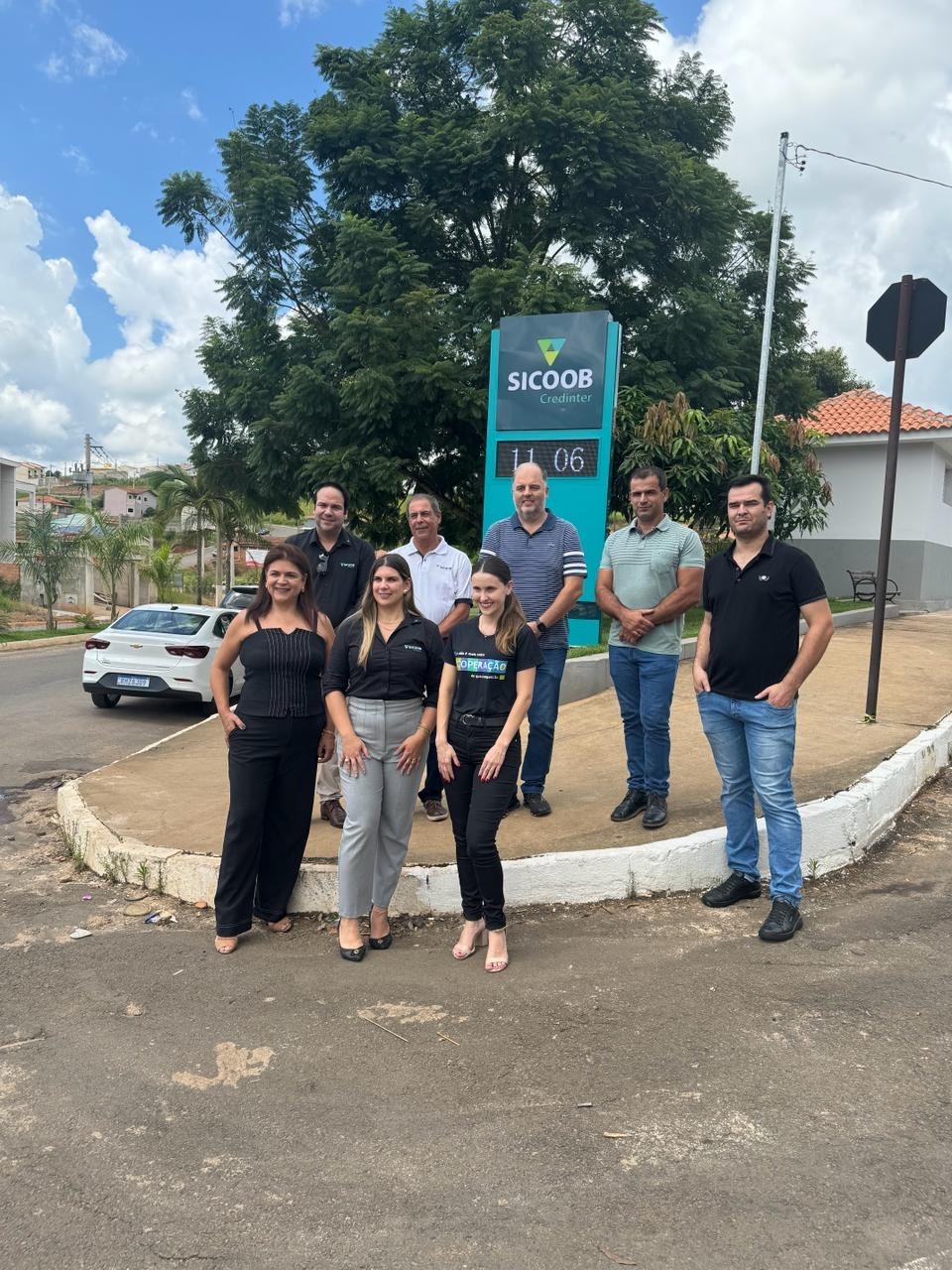 pessoas que participaram da inauguração do relógio de Juruaia