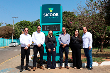 Sicoob Credinter inaugura relógio digital em Arceburgo